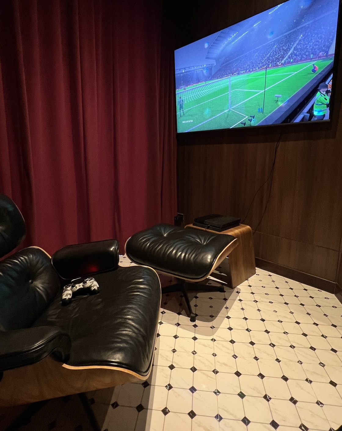 MENHANCE private lounge